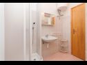 Apartmanok Zri - low-cost and spacious: A1(6+2) Biograd - Riviera Biograd  - Apartman - A1(6+2): fürdőszoba toalettel