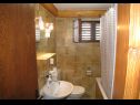 Apartmanok Dvor - 20 m from beach: A1(4+1) Turanj - Riviera Biograd  - Apartman - A1(4+1): fürdőszoba toalettel