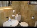 Apartmanok Dvor - 20 m from beach: A1(4+1) Turanj - Riviera Biograd  - Apartman - A1(4+1): fürdőszoba toalettel