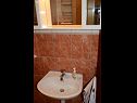 Apartmanok Iva - sea view A1(2+1), A2(4+1) Postira - Brac sziget  - Apartman - A2(4+1): fürdőszoba toalettel