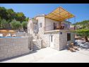 Házak a pihenésre Tonko - open pool: H(4+1) Postira - Brac sziget  - Horvátország  - udvar