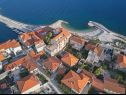 Apartmanok Zoran - 30 m from beach: A1(4) Postira - Brac sziget  - kilátás (ház és környéke)