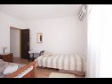 Apartmanok Mira - great location & free Bbq: A1(2+2), A2(2+1) Splitska - Brac sziget  - Apartman - A1(2+2): hálószoba