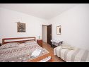 Apartmanok Mira - great location & free Bbq: A1(2+2), A2(2+1) Splitska - Brac sziget  - Apartman - A1(2+2): hálószoba