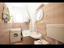 Apartmanok Mira - great location & free Bbq: A1(2+2), A2(2+1) Splitska - Brac sziget  - Apartman - A2(2+1): fürdőszoba toalettel