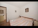 Apartmanok Mira - great location & free Bbq: A1(2+2), A2(2+1) Splitska - Brac sziget  - Apartman - A2(2+1): hálószoba