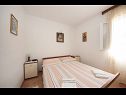 Apartmanok Mira - great location & free Bbq: A1(2+2), A2(2+1) Splitska - Brac sziget  - Apartman - A2(2+1): hálószoba