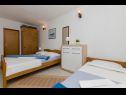 Apartmanok Vlado - cosy & afordable: SA1(2), A2(3), A3(5) Supetar - Brac sziget  - Apartman - A2(3): hálószoba