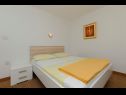 Apartmanok Vlado - cosy & afordable: SA1(2), A2(3), A3(5) Supetar - Brac sziget  - Apartman - A3(5): hálószoba