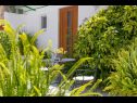 Apartmanok Stone garden - cosy and comfy : A1(4), A2(2) Supetar - Brac sziget  - kerti terasz