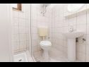 Apartmanok Adel - 70 m from beach: A1(4), A2(3+2), SA3(2), A4(4+2) Supetar - Brac sziget  - Apartman - A2(3+2): fürdőszoba toalettel