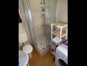 Apartmanok Vlado - cosy & afordable: SA1(2), A2(3), A3(5) Supetar - Brac sziget  - Apartman - A3(5): fürdőszoba toalettel