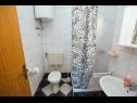 Apartmanok Bela2 - great location A1 B1(4), A2 C1(4), A3 D1(4+1) Mastrinka - Ciovo sziget  - Apartman - A1 B1(4): fürdőszoba toalettel