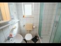 Apartmanok Bela2 - great location A1 B1(4), A2 C1(4), A3 D1(4+1) Mastrinka - Ciovo sziget  - Apartman - A2 C1(4): fürdőszoba toalettel