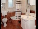 Apartmanok Maja - sea view : A1(2), A2(2), A3(4+1) Mastrinka - Ciovo sziget  - Apartman - A3(4+1): fürdőszoba toalettel