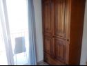 Apartmanok Doktor - sea view; A2(9) Mastrinka - Ciovo sziget  - Apartman - A2(9): hálószoba