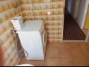 Apartmanok Doktor - sea view; A2(9) Mastrinka - Ciovo sziget  - Apartman - A2(9): fürdőszoba toalettel