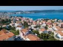 Apartmanok Rina - 200 m from beach: A1(6) Okrug Donji - Ciovo sziget  - részlet