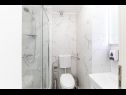 Apartmanok Bozo - 100m to the sea: A1(4), A2(4), A3(4), A4(4), A5(4) Okrug Donji - Ciovo sziget  - Apartman - A3(4): fürdőszoba toalettel