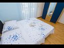 Apartmanok Ljuba - nice garden: A2(4+1) Plavi, A4(8+1), A1(2+2) Okrug Gornji - Ciovo sziget  - Apartman - A2(4+1) Plavi: hálószoba