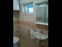 Apartmanok Marija - parking: A1(2+2) Okrug Gornji - Ciovo sziget  - Apartman - A1(2+2): fürdőszoba toalettel