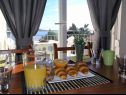 Apartmanok Aurelius - relaxing with gorgeous view A1 Luce (4+2), A2 Marin(2+2), A3 Maja(4+2), A4 Duje(2+2) Okrug Gornji - Ciovo sziget  - Apartman - A1 Luce (4+2): ebédlő