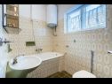 Apartmanok Mici 1 - great location and relaxing: A1(4+2) , SA2(2) Cres - Cres sziget  - Apartman - A1(4+2) : fürdőszoba toalettel