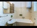 Apartmanok Mici 1 - great location and relaxing: A1(4+2) , SA2(2) Cres - Cres sziget  - Apartman - A1(4+2) : fürdőszoba toalettel
