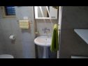 Apartmanok Griv - close to the sea: A1(4), SA3(2), A2(2) Valun - Cres sziget  - Apartman - A1(4): fürdőszoba toalettel