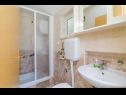 Apartmanok és szobák Bari - 10 km from airport: A1(2), A2(2), R2(2), R3(2), R4(2) Kupari - Riviera Dubrovnik  - Apartman - A2(2): fürdőszoba toalettel