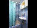 Szobák Mare - economy rooms: R1(2), R2(2), R3(3), R4(3) Sucuraj - Hvar sziget  - Szoba - R2(2): fürdőszoba toalettel