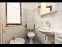 Apartmanok Mir - 50m from the sea A1(2+2), A2(2+1), A3(2), A4(4+2), A5(2+2) Fazana - Isztrián  - Apartman - A1(2+2): fürdőszoba toalettel