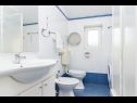 Apartmanok Robi 1 - sea view: A1 sea view(4+1) Liznjan - Isztrián  - Apartman - A1 sea view(4+1): fürdőszoba toalettel