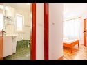 Apartmanok Mir - perfect location & cosy: A1(4+2), A2(2+1), SA3(2), SA4(2) Korcula - Korcula sziget  - Apartman - A1(4+2): fürdőszoba toalettel