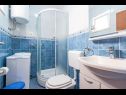 Apartmanok Mir - perfect location & cosy: A1(4+2), A2(2+1), SA3(2), SA4(2) Korcula - Korcula sziget  - Apartman - A2(2+1): fürdőszoba toalettel