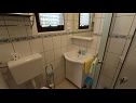 Apartmanok True SA1(2), A2(6) Malinska - Krk sziget  - Apartman - A2(6): fürdőszoba toalettel