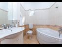 Apartmanok Juri A1(2+2), A2(2+2) Vrbnik - Krk sziget  - Apartman - A2(2+2): fürdőszoba toalettel