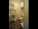 Apartmanok Pava SA1 (2), SA2 (2) Vrbnik - Krk sziget  - Apartmanstudió - SA2 (2): fürdőszoba toalettel