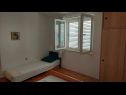 Apartmanok Mirjana: sea view & balcony: A1 MN (2+1), A2 JN (2+1) Baska Voda - Riviera Makarska  - Apartman - A1 MN (2+1): hálószoba