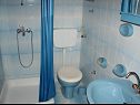 Apartmanok és szobák Roza - 200 m from sea : A1(5), A2(4+2), R1(2), R2(2) Baska Voda - Riviera Makarska  - Szoba - R2(2): fürdőszoba toalettel