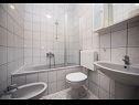 Apartmanok Robert - sea view : A1(4+1), A2(4+2) Brela - Riviera Makarska  - Apartman - A2(4+2): fürdőszoba toalettel