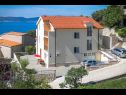 Apartmanok és szobák Led - near sea: SA1(2), A2(2+2), A3(2+2), R4(2), R5(2), A6(2+1), A7(2+2) Brela - Riviera Makarska  - ház