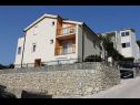 Apartmanok és szobák Led - near sea: SA1(2), A2(2+2), A3(2+2), R4(2), R5(2), A6(2+1), A7(2+2) Brela - Riviera Makarska  - ház