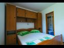Apartmanok Lovre - close to the sea : A1(6), A2(4+1) prizemlje, A3(5) Brela - Riviera Makarska  - Apartman - A3(5): hálószoba