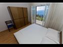 Apartmanok Miljko - 80 m from beach: A1(6), SA2(2), A10(4+1), A11(2+2) Brela - Riviera Makarska  - Apartman - A10(4+1): hálószoba