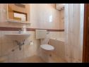 Apartmanok Ruze - 200 m from sea : A1(6+1), A2(8+1) Brela - Riviera Makarska  - Apartman - A2(8+1): fürdőszoba toalettel