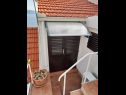 Apartmanok Danka - affordable and at the beach: SA1(2) Brist - Riviera Makarska  - részlet (ház és környéke)
