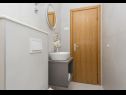 Apartmanok Ivi - 100 m from pebble beach: A1(2+2), A2(2+2), A3(2+2), A4(4+4), A5(2+2) Drasnice - Riviera Makarska  - Apartman - A4(4+4): fürdőszoba toalettel