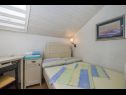 Apartmanok Mira - economy: A1(2+2), SA2(2), SA3(2) Igrane - Riviera Makarska  - Apartman - A1(2+2): hálószoba
