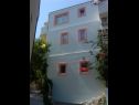 Apartmanok Durda1 - 50 m from beach: A1(2+2), B2(2+2), C3(2+1) Igrane - Riviera Makarska  - ház